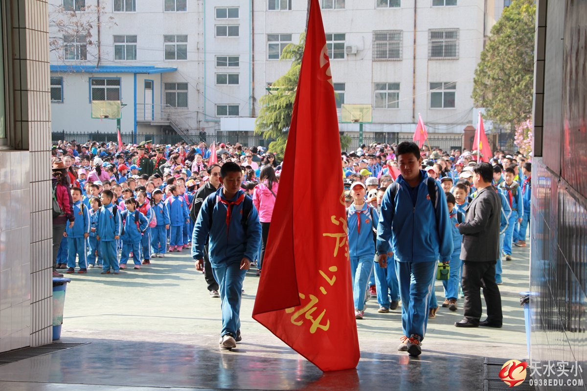 我校举行“春之声  我之梦”走向大自然实践体验教育活动