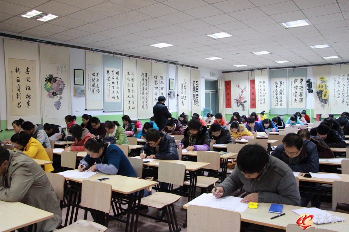 我校举行教师基本功竞赛