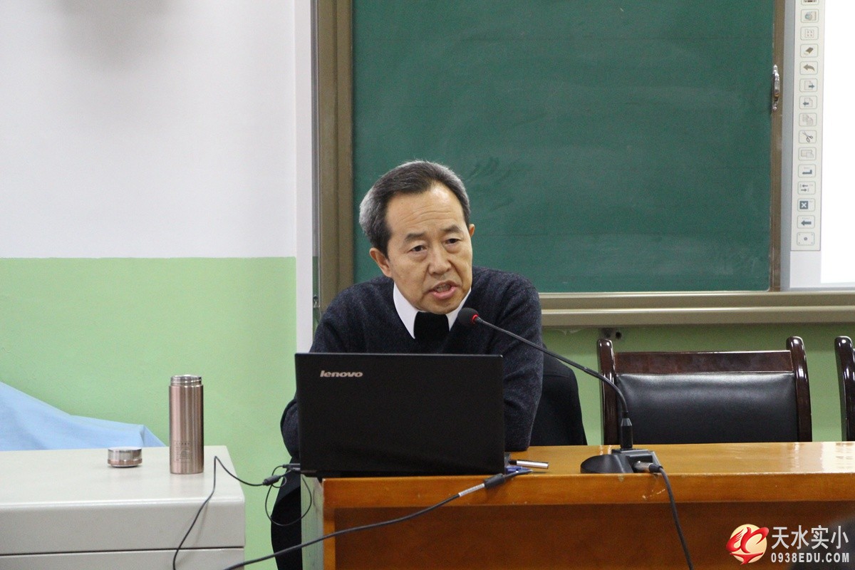 我校召开学习十八届六中全会精神报告会