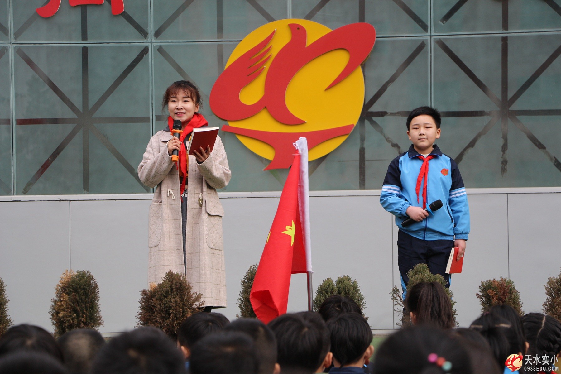 我校举行“学习雷锋精神做新时代好少年”主题大队会