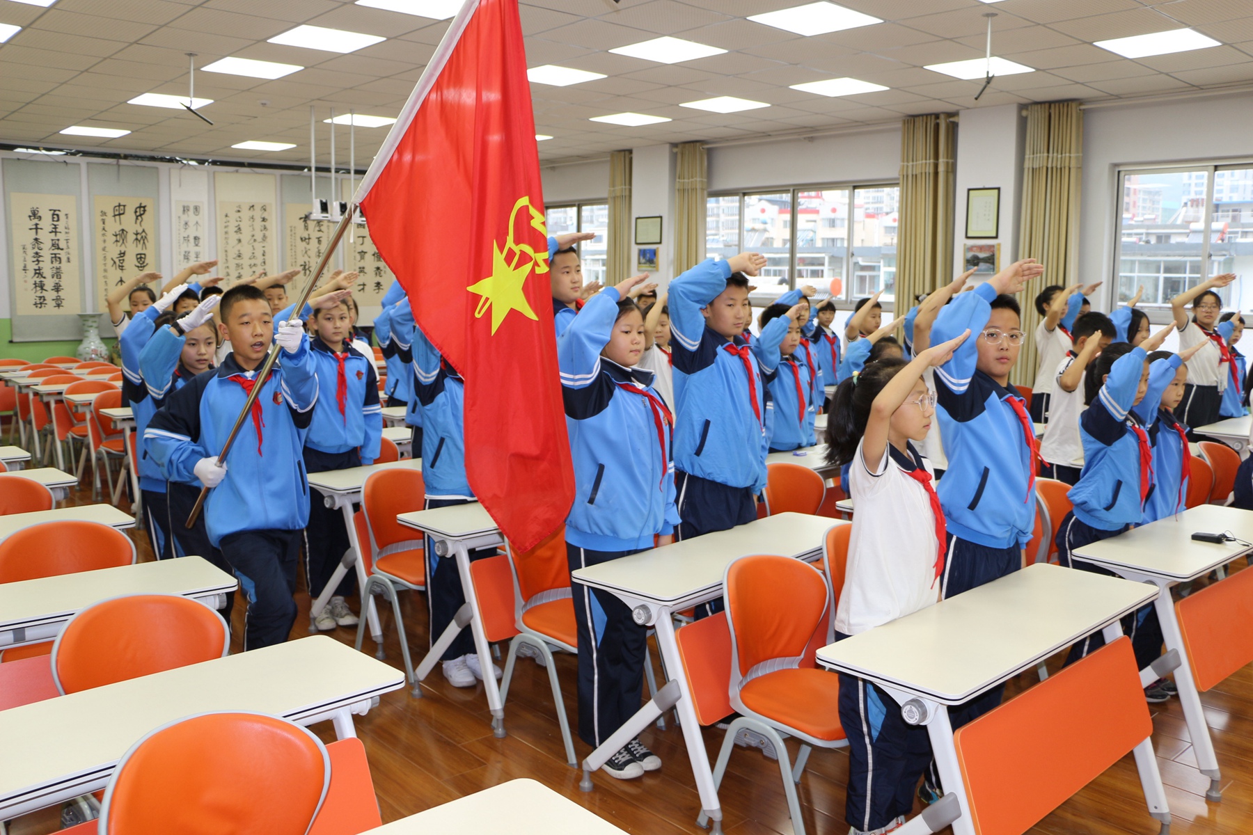 我校举行纪念“九·一八”“勿忘国耻，爱我中华”主题大队会活动