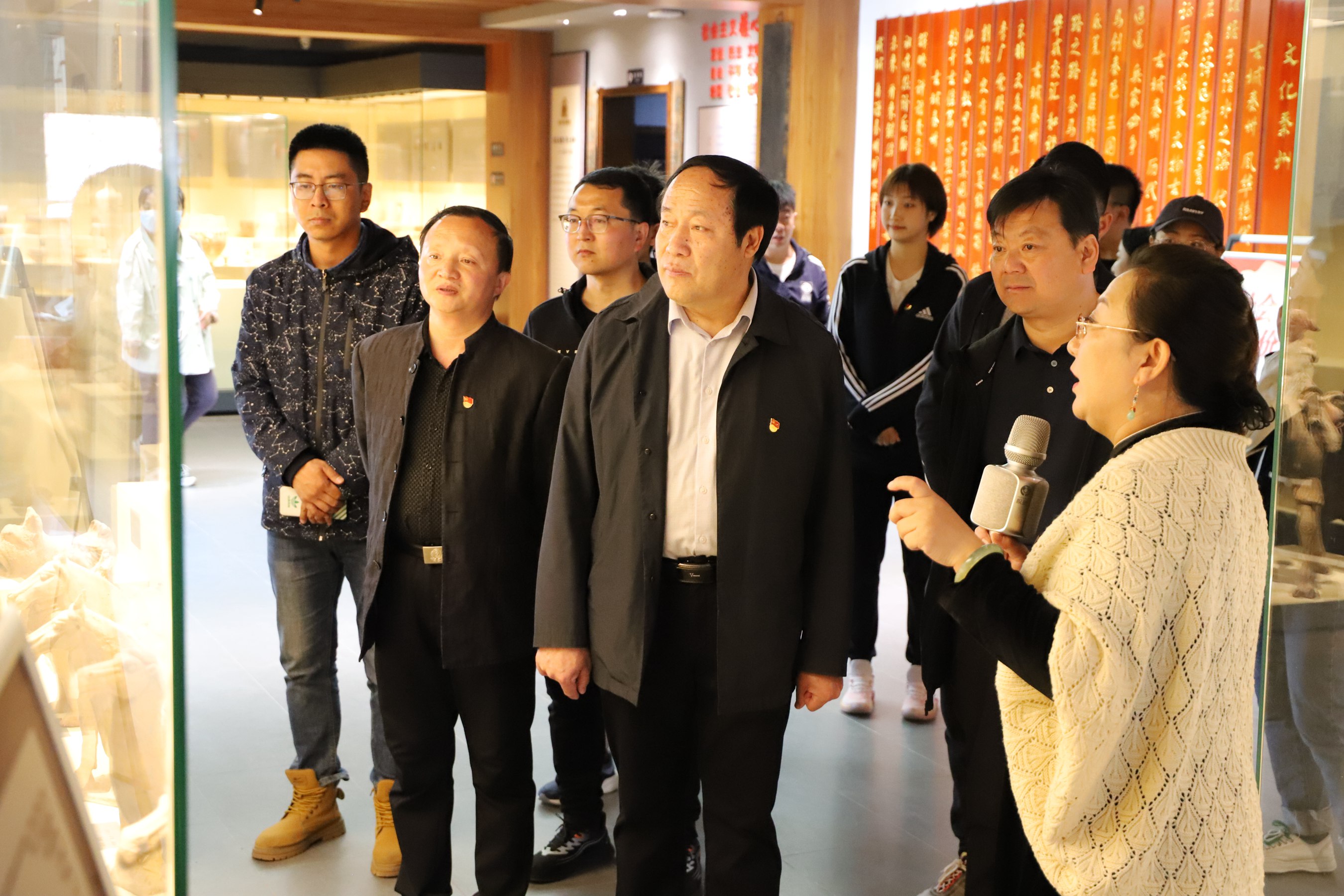 我校全体党员赴秦州区博物馆开展主题党日活动