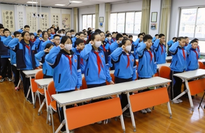 接过雷锋的枪！我校积极开展学雷锋主题教育系列活动