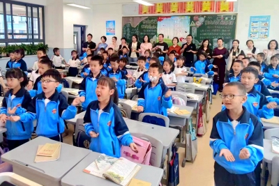 亲近课堂 共促成长——我校举行家长访校活动