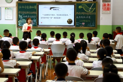 品诗词之美 悟经典之韵——我校经典诗词诵读比赛活动侧记
