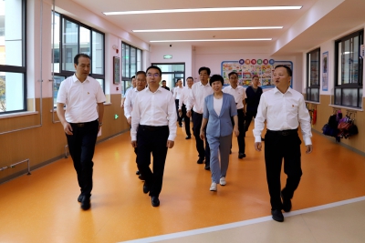 暖心！市领导看望慰问我校教师