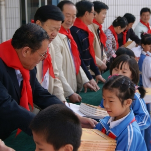 我校召开庆祝“六一”儿童节暨表彰大会