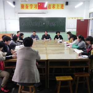 我校教职工“积极创先争优，学习闫桂珍”