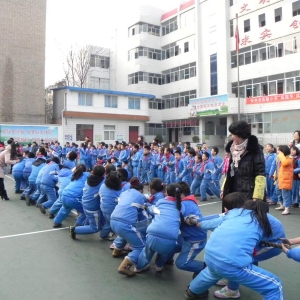 我校举行 “迎新年 庆元旦”师生阳光体育活动