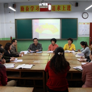 我校召开“当幸福教师，育幸福学生”专题研讨会